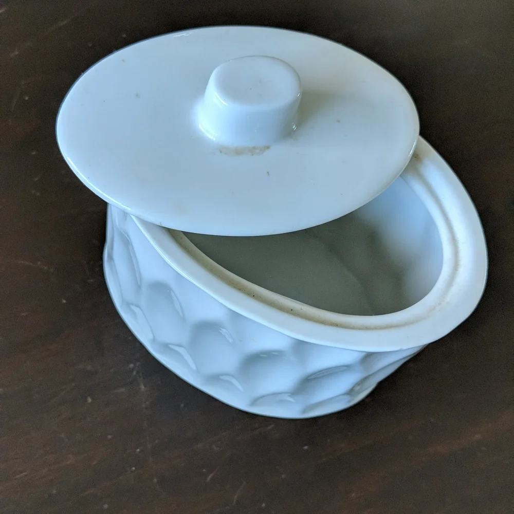 3 porcelain containers for toothbrushes,soapbar and cotton-balls